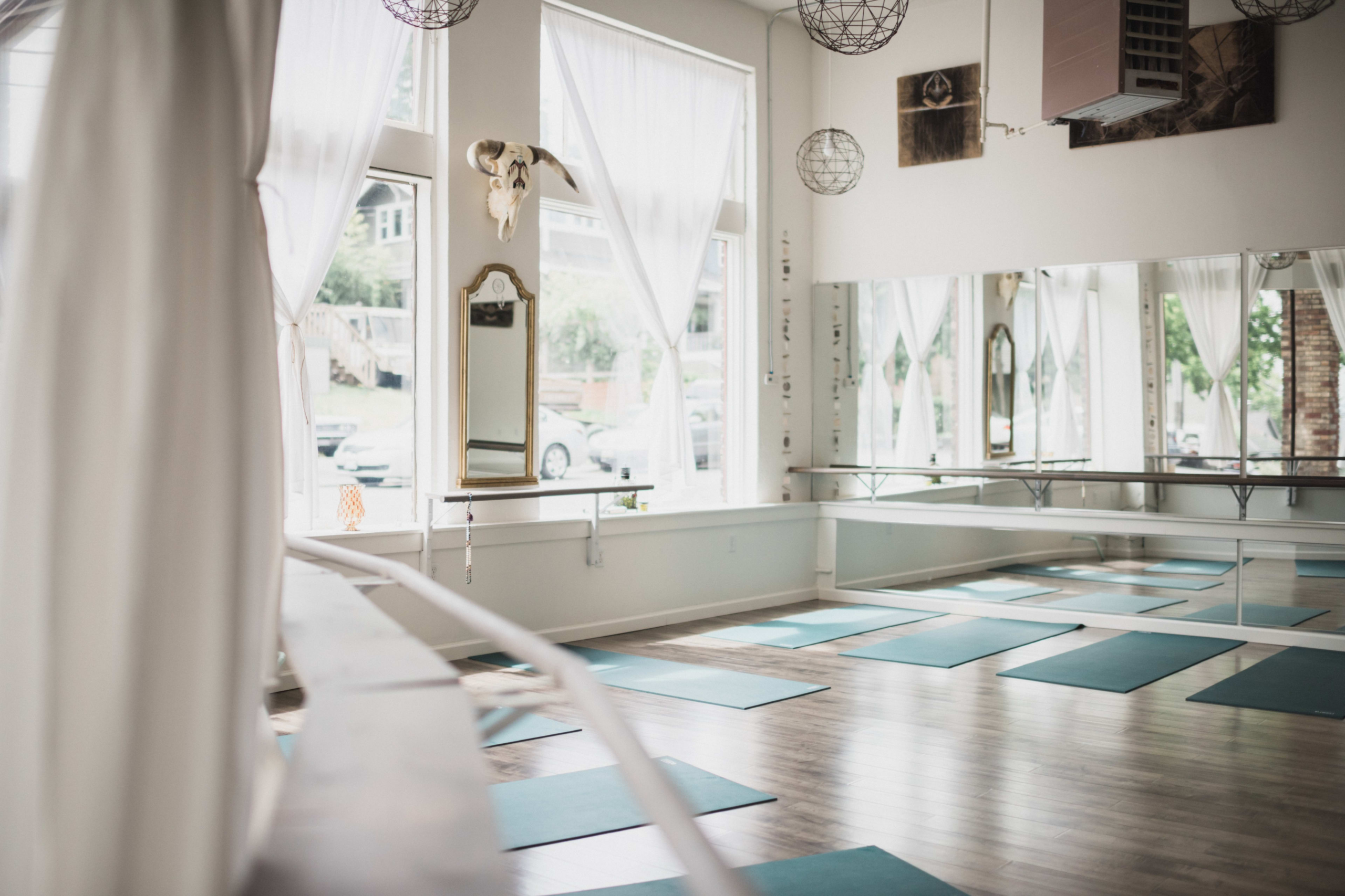Pearl Space Yoga: Kadınlar İçin Güvenli Alanlarda Rafta